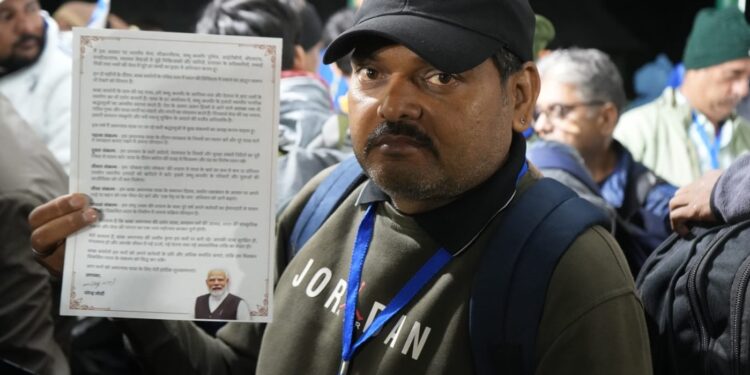 Prime Minister’s special message pamphlets handed to Shri Amarnathji Yatra pilgrims at Nunwan, Baltal Base camps