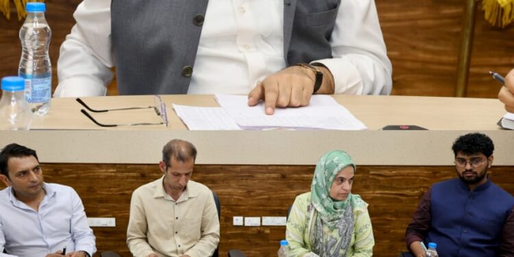 DC Srinagar reviews progress of Phase-3 heritage conservation projects across district