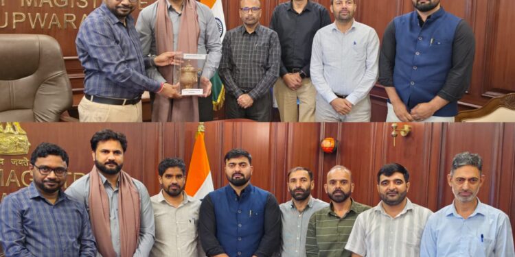 District Admin Kupwara bids adieu to outgoing DIO Iftakhar Naseem, welcomes Aadil Manzoor Wani