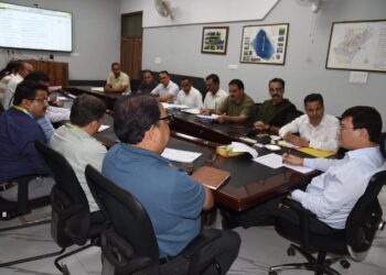 DC reviews implementation of HADP, JKCIP and agriculture credit-linked schemes in Udhampur