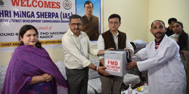 DC Udhampur inaugurates FMD vaccination campaign under NADCP in Udhampur