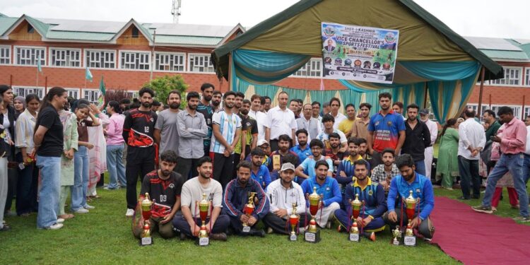 VC SKUAST-K harvests Sweet Corn, felicitates winners of Sports Week at Wadura