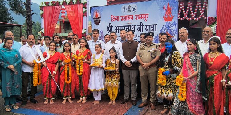 Amarnath Ji pilgrims accorded rousing reception at Udhampur