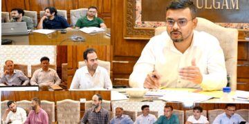 DDC Kulgam chairs review meeting on implementation of GOBAR-DHAN Scheme
