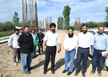 DC Baramulla inspects construction work on Pattan–Baramulla Bypass, directs timely completion