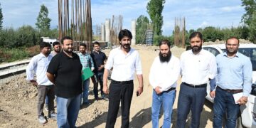 DC Baramulla inspects construction work on Pattan–Baramulla Bypass, directs timely completion