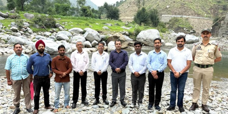 DC Kathua, Deputy Commissioner KVS Jammu inspect proposed site for Kendriya Vidyalaya at Bani