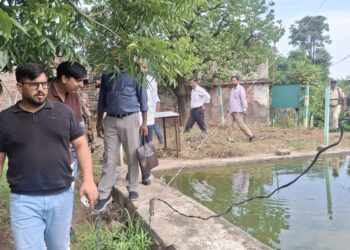 DC Rajouri inspects IWMP works in Doongi, reviews water conservation measures