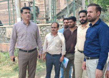 District concurrent audit team inspects languishing projects in Anantnag