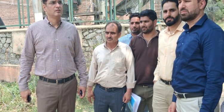 District concurrent audit team inspects languishing projects in Anantnag