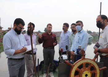JKLCMA Vice Chairman reviews conservation, dredging works in Gilsar