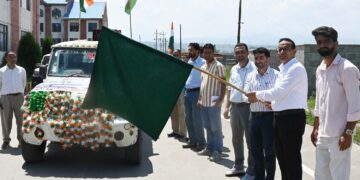 ADC Shopian flags-off Audio-Equipped Vehicles from Mini secretariat to spread Patriotic Fervour