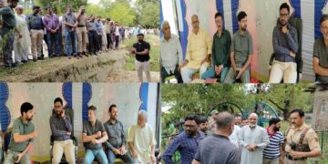 DC Kupwara Visits Tekipora Lolab, Reviews Development and Public Issues