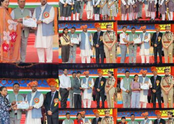 Satish Sharma felicitates Kathua achievers in DIPR J&K competitions