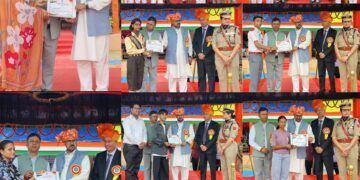 Satish Sharma felicitates Kathua achievers in DIPR J&K competitions