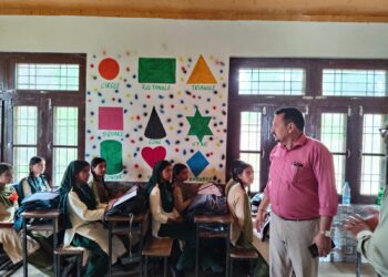 CEO Doda conducts surprise inspection of Schools in Assar Zone