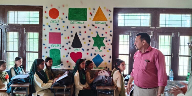 CEO Doda conducts surprise inspection of Schools in Assar Zone