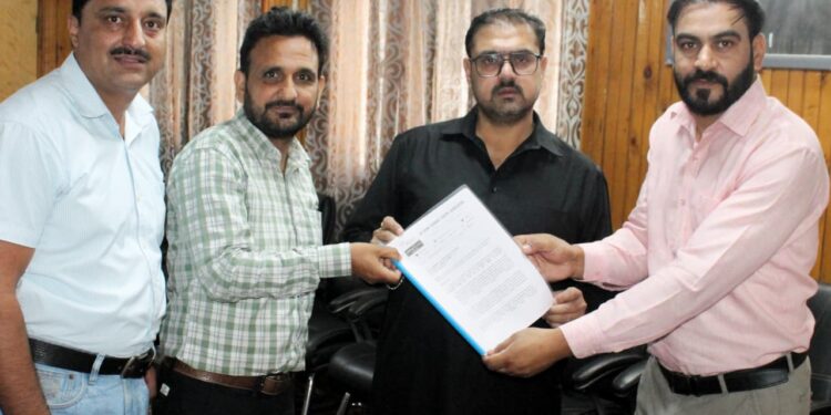 Satish Sharma meets delegations, reviews issues concerning Food Supplies, Transport, Sports and CSCs