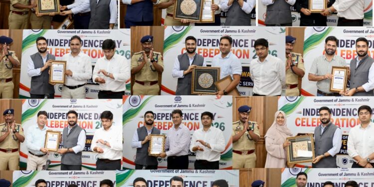 DC Srinagar, SSP, SMC Commissioner honour Officials with District Administration’s Excellence in Public Services Award