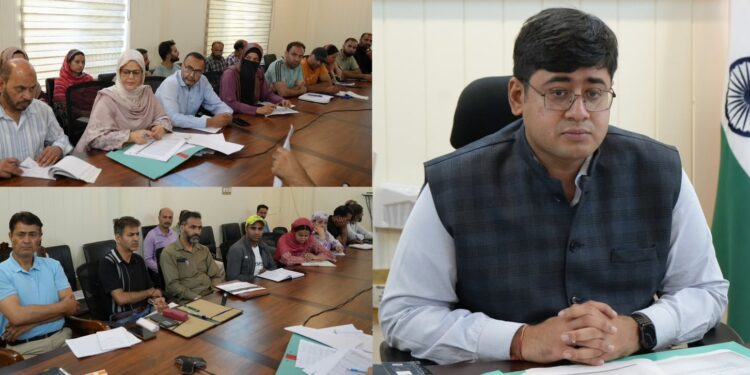 DC Ganderbal reviews progress under PMFBY, Directs time bound enrolment of Farmers