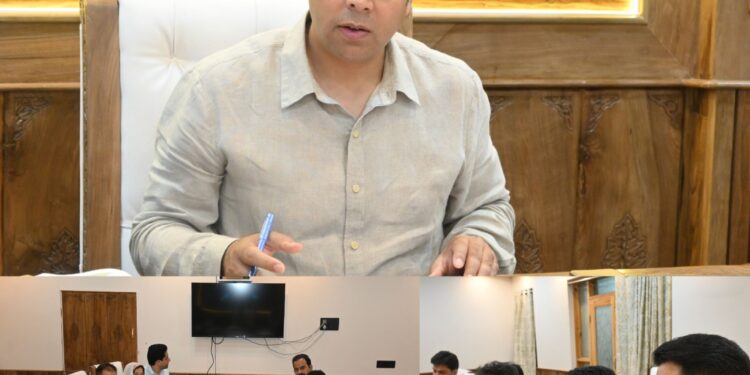 DC Anantnag reviews implementation of TB Mukt Bharat Abhiyan, directs 100% screening, strengthened block-level monitoring