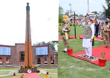 CM Omar Abdullah pays floral tributes at Balidan Stambh on 80th Independence Day