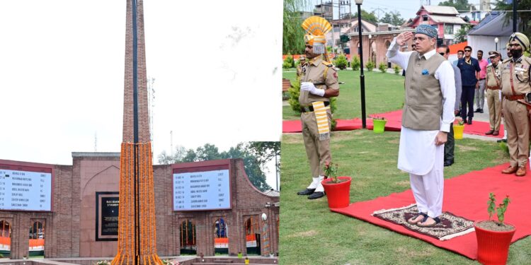 CM Omar Abdullah pays floral tributes at Balidan Stambh on 80th Independence Day