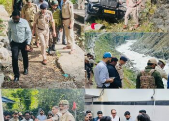 DC, SSP Kupwara visit Seemari, Console Bereaved Families