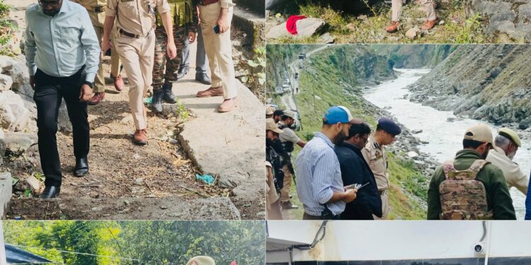 DC, SSP Kupwara visit Seemari, Console Bereaved Families