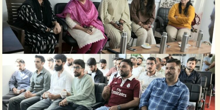 District Admin Bandipora holds ‘Nun Chai Talks’ with Mountaineers Aditi and Anuja Vaidya