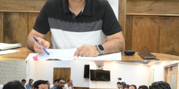 DC Anantnag reviews solid waste management, parking facilities, drainage arrangements in urban areas