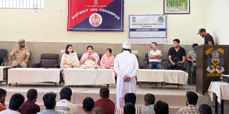 Chairperson DLSA Udhampur inspects Legal Aid Clinic, civic amenities for inmates at District Jail