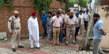 JMC Commissioner inspects civic amenities in Preet Nagar