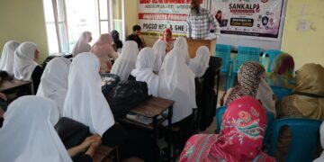 SWD Budgam holds awareness Programme on POCSO Act, Mission Shakti Schemes at GHS Ompora