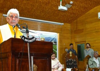 Lieutenant Governor Attended Valedictory Session of National Seminar on Environment, Climate and Sustainability at Kashmir University