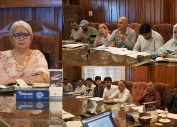 DC Bandipora reviews Winter Preparedness, directs timely stocking of Essential Items