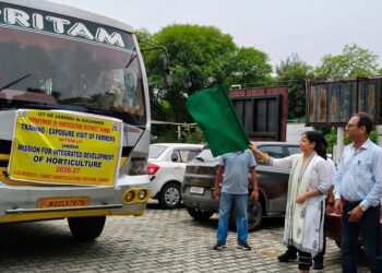 DC Samba flags off 90 farmers from Ghagwal & Rajpura for exposure Tour