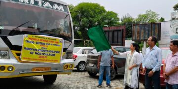 DC Samba flags off 90 farmers from Ghagwal & Rajpura for exposure Tour