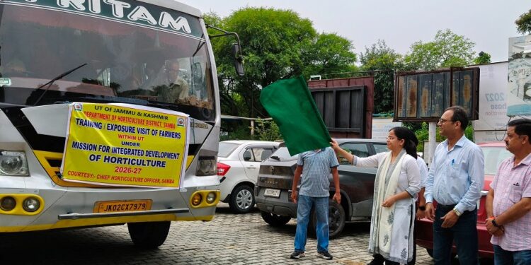 DC Samba flags off 90 farmers from Ghagwal & Rajpura for exposure Tour