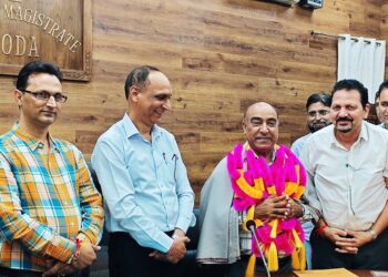 District admin Doda bids farewell to retiring Teacher Om Prakash Bhagat