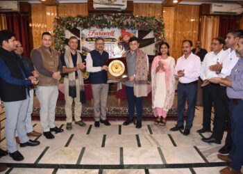 District Admin Udhampur bids warm farewell to outgoing DC Minga Sherpa