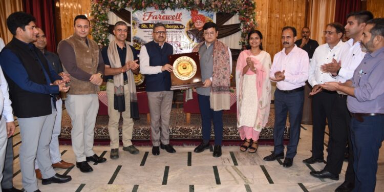 District Admin Udhampur bids warm farewell to outgoing DC Minga Sherpa