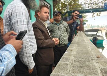 Vice Chairman JKLCMA visits Tchunti Khul, Dal Lock Gate to review Water Flow and Hydraulic Infrastructure