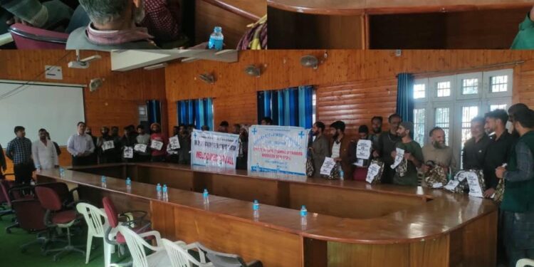 Sheep Husbandry Deptt hosts awareness camp at Chatroo; Distributes Free Veterinary Kits