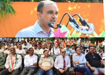 Div Com Jammu pays tributes to Mahatma Gandhi, Lal Bahadur Shastri on Gandhi Jayanti