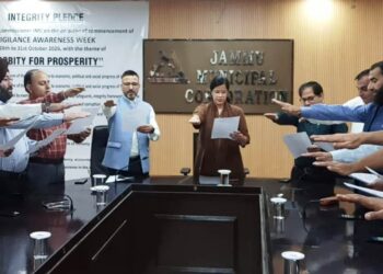 JMC Commissioner administers Integrity Pledge to officers, staff on commencement of Vigilance Awareness Week