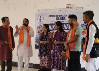 DIPR Samba organises Nukkad Natak at GHSS Girls to promote Youth Empowerment