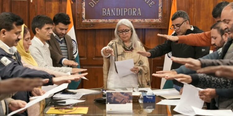 District Admin Bandipora Joins UT-Level Vigilance Awareness Integrity Pledge