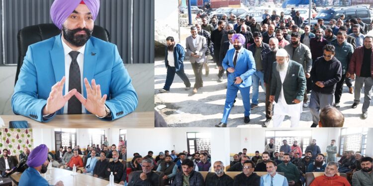 DC Shopian visits Aglar Fruit Mandi, reviews Infrastructure Development