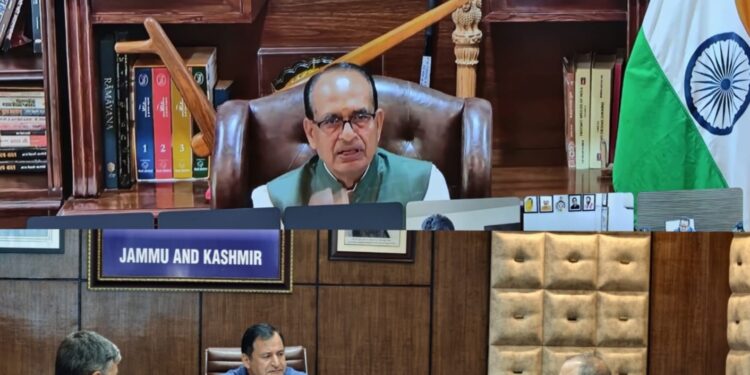Javid Dar attends review meeting on nationwide ‘Khet Bachao Abhiyan’